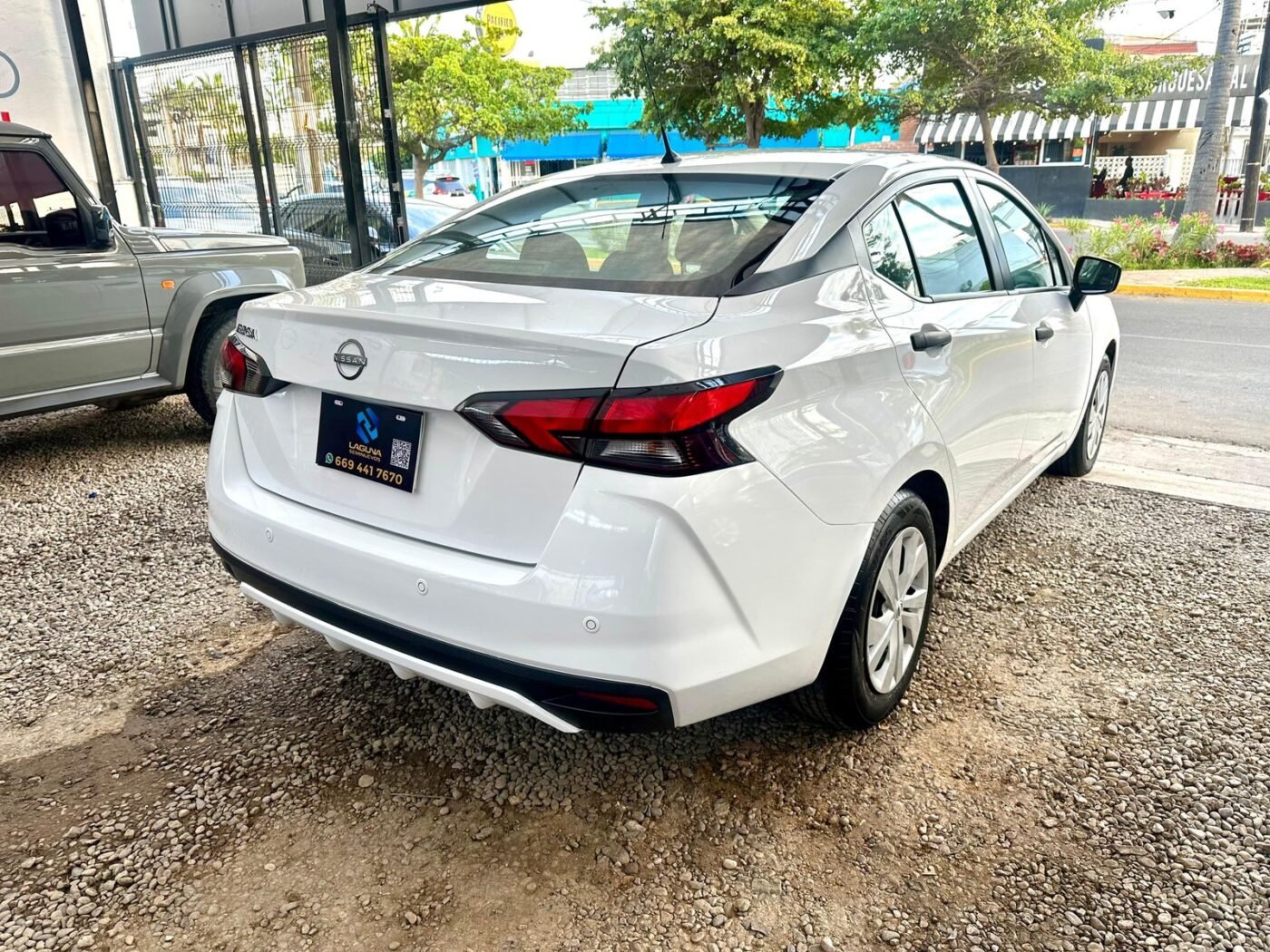 nissan versa 2023 sense automático